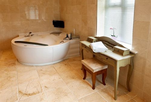 Ashdown Park 4*